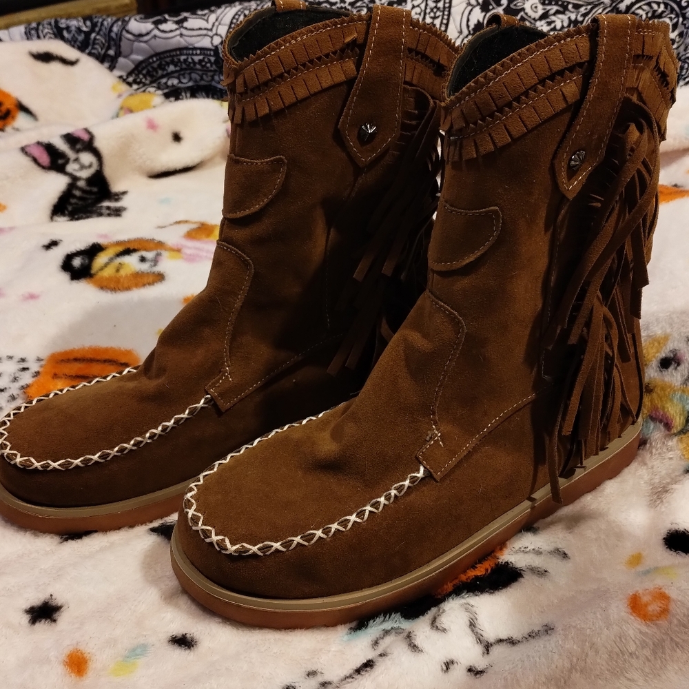 Woman's moccasins